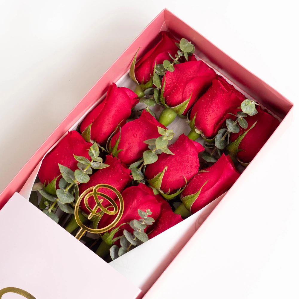 CAJA LARGA 12 ROSAS — rojo