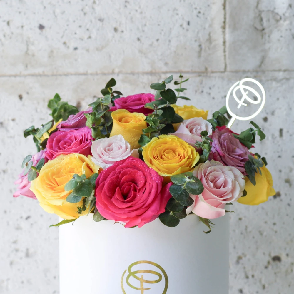 MEDIUM COLOR BOX — rosas